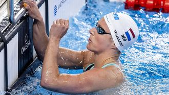 DOHA - Kira Toussaint voorafgaand aan de halve finale 50 rug vrouwen tijdens de vierde dag van de wereldkampioenschappen langebaan zwemmen. De WK was een van de mogelijkheden voor de Nederlandse zwemmers om limieten te zwemmen voor de Spelen van Parijs in 2024. ANP KOEN VAN WEEL