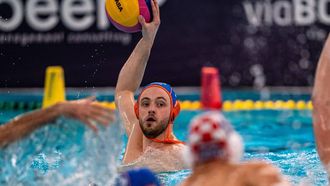 2021-02-15 19:47:34 ROTTERDAM - Pascal Janssen van Nederland in actie tegen Kroatie tijdens het olympisch kwalificatietoernooi. De Nederlandse waterpoloers zijn op jacht naar een startbewijs voor de Olympische Spelen. ANP RONALD HOOGENDOORN