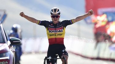 2023-09-09 17:28:49 Team Quick Step's Belgian rider Remco Evenepoel celebrates winning the stage 14 of the 2023 La Vuelta cycling tour of Spain, a 156,2 km race between Sauveterre-de-Bearn and Larra Belagua, on September 9, 2023. 
ANDER GILLENEA / AFP