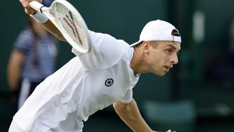 2023-07-05 19:53:10 epa10728396 Tallon Griekspoor of the Netherlands plays Marton Fucsovics of Hungary in their Men's Singles 1st round match at the Wimbledon Championships, Wimbledon, Britain, 05 July 2023.  EPA/TOLGA AKMEN   EDITORIAL USE ONLY