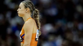 2023-08-23 20:54:57 BOEDAPEST - Nadine Visser in actie op de 100 meter horden tijdens de vijfde dag van de wereldkampioenschappen atletiek. ANP ROBIN VAN LONKHUIJSEN