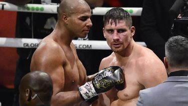 ARNHEM - Kickbokser Rico Verhoeven wint zijn partij  tegen Levi Rigters tijdens de Glory Collision 7 in Gelredome. ANP OLAF KRAAK
