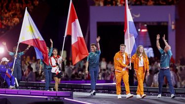 Netherlands' delegation (R) on stage during the Paris 2024 Paralympic Games Closing Ceremony at the Stade de France, in Saint-Denis, in the outskirts of Paris, on September 8, 2024. 
GEOFFROY VAN DER HASSELT / AFP