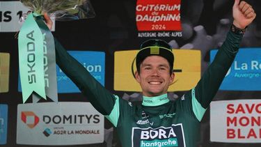 Team Bora's Slovenian rider Primoz Roglic celebrates on the podium with the sprinter's green jersey after winning the seventh stage of the 76th edition of the Criterium du Dauphine cycling race, 155,3km between Albertville and Samoens 1600, French Alps, on June 8, 2024. 
Thomas SAMSON / AFP