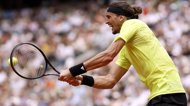 epa12147127 Alexander Zverev of Germany in action during his Men's 3rd round match against Flavio Cobolli of Italy at the French Open Grand Slam tennis tournament at Roland Garros in Paris, France, 31 May 2025.  EPA/YOAN VALAT