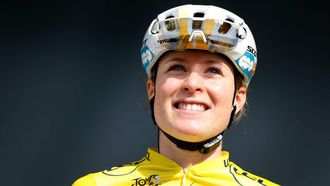 DORDRECHT - Charlotte Kool voor aanvang van de tweede etappe van de Tour de France Femmes, de Ronde van Frankrijk voor vrouwen, van Dordrecht naar Rotterdam. De meerdaagse wielerronde behoort tot de UCI Women's WorldTour en duurt tot en met 18 augustus. ANP BAS CZERWINSKI