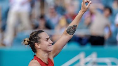 epa11992976 Aryna Sabalenka of Belarus celebrates winning the Women’s Singles Semifinals at the 2025 Miami Open tennis tournament, in Miami, Florida, USA, 27 March 2025.  EPA/CRISTOBAL HERRERA-ULASHKEVICH
