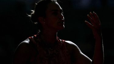 Belarus' Aryna Sabalenka gestures as she plays against Russia's Mirra Andreeva during their women's singles quarter final match on Court Philippe-Chatrier on day eleven of the French Open tennis tournament at the Roland Garros Complex in Paris on June 5, 2024. 
ALAIN JOCARD / AFP