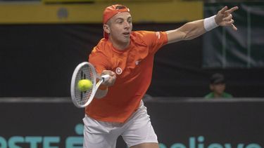 2023-09-17 17:25:26 epa10866572 Tallon Griekspoor of the Netherlands in action against Borna Gojo of Croatia during the Davis Cup Group D match between the Netherlands and Croatia in Split, Croatia, 17 September 2023.  EPA/STRINGER