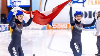 TILBURG - Michelle Velzeboer (NED), Xandra Velzeboer (NED) vieren winst tijdens de finale van de 1000 meter tijdens de tweede dag van de Europese kampioenschappen shorttrack. Dit EK was een laatste krachtmeting voor de shorttrackers op weg naar de Olympische Spelen van Milaan. IRIS VAN DEN BROEK / ANP
