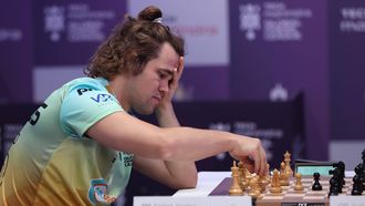 2023-07-01 15:18:28 epa10720734 Norwegian Magnus Carlsen of SG Alpine Warriors plays against Polish Jan-Krzysztof Duda (Unseen) of Chingari Gulf Titans during Global Chess League in Dubai, United Arab Emirates, 01 July 2023.  EPA/ALI HAIDER