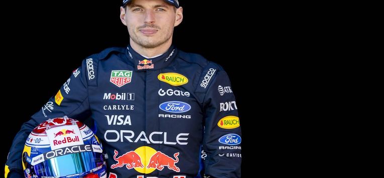 MELBOURNE - Max Verstappen (Red Bull Racing) poseert voor de fotografen op het Albert Park Circuit in aanloop naar de Grote Prijs van Australië. SANDER KONING / ANP