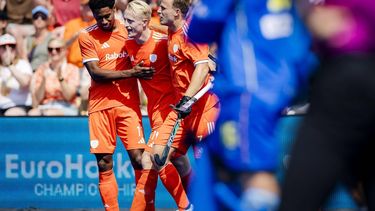 MONCHENGLADBACH - Terrance Pieters van Nederland, Tjep Hoedemakers van Nederland en Thijs van Dam van Nederland vieren de 1-0 tegen Spanje tijdens een poulefase wedstrijd op het EK Hockey in het HockeyPark stadion. ANP SEM VAN DER WAL