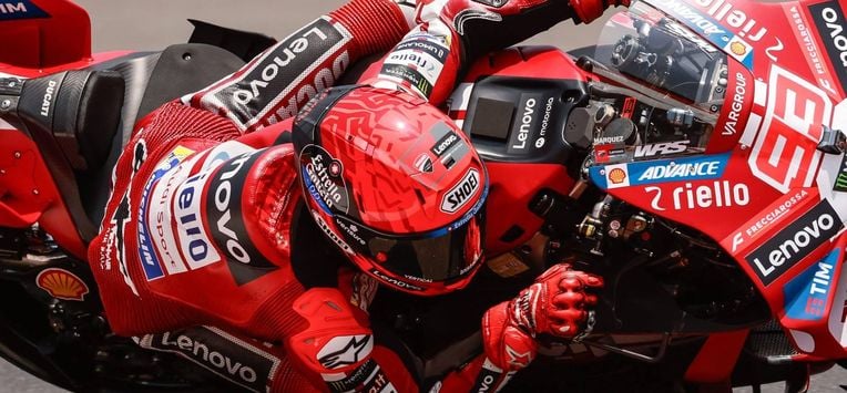 epa13293273 Ducati Lenovo MotoGP rider Marc Marquez of Spain in action  during the MotoGP qualifying at the Motorcycling Grand Prix of Indonesia at Mandalika Circuit in Mandalika, Indonesia, 10 October 2026.  EPA/MAST IRHAM