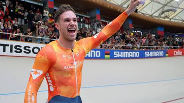 Netherlands' #168 Harrie Lavreysen celebrates winning gold in the men's sprint event final at the 2025 UCI Track World Championships, in the Penalolen Velodrome in Santiago, on October 26, 2025. 
Javier TORRES / AFP