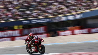 2023-06-25 14:35:14 ASSEN - Sfeerbeeld van Francesco Bagnaie (ITA) op zijn Ducati in actie tijdens de MotoGP op 25 juni 2023 op het TT-circuit van Assen, Nederland. ANP VINCENT JANNINK