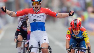 epa12859080 Dutch cyclist Lorena Wiebes of Team SDS Worx - Protime crosses the finish line to win the In Flanders Fields women's cycling race over 135 kilometres with start and finish in Wevelgem, Belgium, 29 March 2026.  EPA/OLIVIER MATTHYS