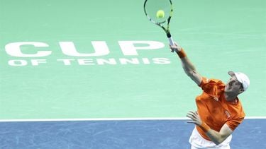 epa11734957 Dutch Botic van de Zandschulp in action against German Daniel Altmaier during the Davis' Cup semi-final between Germany and Netherlands played at Jose Maria Martin Carpena arena in Malaga, Spain on 22 November 2024.  EPA/Daniel Perez