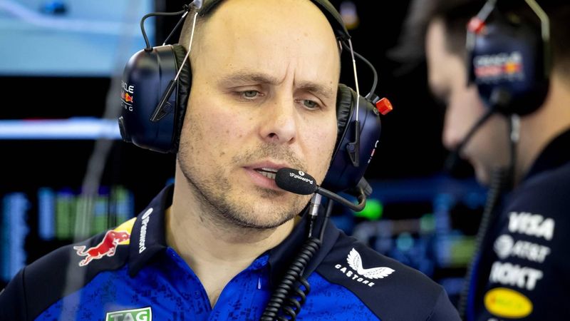 BAHREIN - Gianpiero Lambiase (race-ingenieur van Max Verstappen Red Bull Racing) tijdens de eerste testdag op het Bahrain International Circuit voorafgaand aan de start van het Formule 1-seizoen. SANDER KONING / ANP