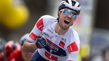 2023-04-26 18:28:25 Britain's Ethan Vernon celebrates after winning the first stage of the Tour of Romandie UCI cycling World tour, 170.9 km from Crissier to the Vallee de Joux in the Sentier on April 26, 2023. 
Fabrice COFFRINI / AFP