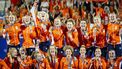 PARIJS - Nederlandse hockeysters tijdens de huldiging van hun gouden medaille na de de winst op China tijdens de finale op de Olympische Spelen. ANP ROBIN VAN LONKHUIJSEN