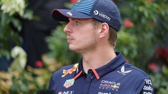 epa11616794 Dutch driver Max Verstappen of Red Bull Racing arrives at the paddocks ahead of the third practice for the Singapore Formula One Grand Prix at the Marina Bay Street Circuit, Singapore, 21 September 2024. The Singapore Formula One Grand Prix takes place on 22 September 2024.  EPA/TOM WHITE