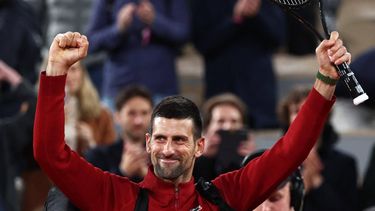 Serbia's Novak Djokovic celebrates after winning against Italy's Lorenzo Musetti at the end of their men's singles match on Court Philippe-Chatrier on day seven of the French Open tennis tournament at the Roland Garros Complex in Paris on June 2, 2024. 
EMMANUEL DUNAND / AFP