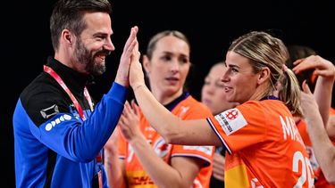 epa11766777 Head coach Henrik Signell of the Netherlands and Antje Angela Malestein of the Netherlands celebrate after winning the EHF Women's EURO 2024 main round handball match between Switzerland and the Netherlands, in Vienna, Austria, 09 December 2024.  EPA/CHRISTIAN BRUNA