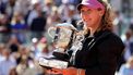 epa13020610 Mirra Andreeva of Russia celebrates with her Suzanne Lenglen trophy after winning her Women's final match against Maja Chwalinska of Poland at the French Open Grand Slam tennis tournament at Roland Garros in Paris, France, 06 June 2026.  EPA/TERESA SUAREZ