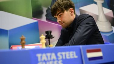 WIJK AAN ZEE - Jorden van Foreest tegen Alireza Firouzja tijdens de eerste speelronde van het Tata Steel Masters schaaktoernooi.  ANP OLAF KRAAK