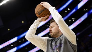 epa11887200 Los Angeles Lakers guard Luka Doncic warms up ahead of the NBA basketball game between the Utah Jazz and Los Angeles Lakers in Los Angeles, California, USA, 10 February 2025.  EPA/CAROLINE BREHMAN  SHUTTERSTOCK OUT