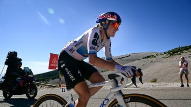 FDJ-SUEZ's Dutch rider Demi Vollering competes during the 7th (out of 9) stage of the fifth edition of the Women's Tour de France cycling race, 146.8 km from Voulte-sur-Rhone to The Mont Ventoux, at The Mont Ventoux, southeastern France on August 7, 2026. 
NICOLAS TUCAT / AFP