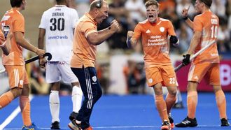 2023-08-25 20:27:50 MONCHENGLADBACH - coach Jeroen Delmee van Nederland is blij met de 3-2 winst op Belgie in de halve finale op het EK Hockey. ANP OLAF KRAAK