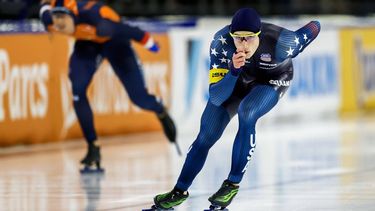 HEERENVEEN - Jenning De Boo (NED), Jordan Stolz (USA) (l-r) tijdens de 1000 meter op de tweede dag van de ICU derde wereldbeker schaatsen in het Thialf stadion. ANP VINCENT JANNINK