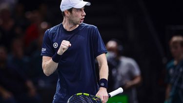 2023-10-30 19:08:33 epa10949294 Botic Van De Zandschulp of Netherlands reacts during his first round match against Adrian Mannarino of France at the Rolex Paris Masters tennis tournament in Paris, France, 30 October 2023.  EPA/CHRISTOPHE PETIT TESSON