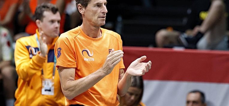 epa11600317 Netherlands Davis Cup team captain Paul Haarhuis applauds during the match in the Davis Cup Group Stage Finals between the Netherlands and Brazil in Bologna, Italy, 12 September 2024.  EPA/ELISABETTA BARACCHI