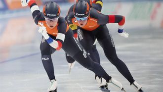 2023-11-19 19:23:02 epa10984501 Team Netherlands skaters in action during the women's Team Sprint Division A race at the ISU Speed Skating World Cup in Beijing, China, 19 November, 2023.  EPA/ANDRES MARTINEZ CASARES