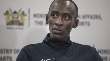 2023-10-10 18:27:43 Chicago Marathon record holder, Kenyan athlete Kelvin Kiptum attends a press conference in the capital Nairobi on October 10, 2023.  The 23 year old marathoner run the Chicago marathon in a time of 2:00:35 on October 08 to smash the previous record also set by prolific kenyan marathoner and Olympic marathon champion Eliud Kipchoge’s previous world record of 2:01:09.
Tony KARUMBA / AFP