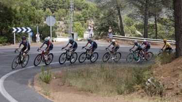 epa13196727 Irish rider Eddie Dunbar of team Pinarello Q36.5 Pro Cycling Team (L) pulls the breakaway group in the 7th stage of the La Vuelta a Espana cycling tour, a race over 149.8km from Vall d'Alba to Aramon Valdelinares, Spain, 28 August 2026.  EPA/Javier Lizon