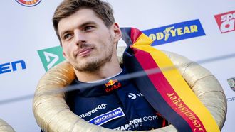NÜRBURG - Max Verstappen op het podium na het winnen van zijn eerste race in de Nürburgring Langstrecke-Serie op de Nordschleife. Aan de NLS doen zowel professionele teams als amateurcoureurs mee. ANP SEM VAN DER WAL