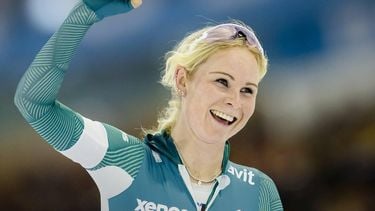 HEERENVEEN - Marijke Groenewoud juicht na afloop van de 3000m vrouwen op de tweede dag van het olympisch kwalificatietoernooi langebaanschaatsen in Thialf. ANP SEM VAN DER WAL