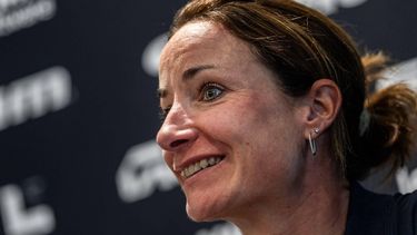 MAASTRICHT - Marianne Vos tijdens een persconferentie in het Van der Valk Hotel in aanloop naar de Amstel Gold Race van 2025. Marianne Vos kondigde aan dat ze voor onbepaalde tijd bij de wielerploeg Team Visma Lease a Bike blijft, tot het einde van het actieve wielercarriere. ANP VINCENT JANNINK