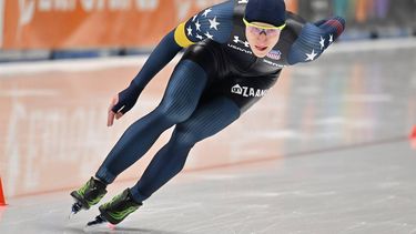 epa11914314 Jordan Stolz of USA in action during the men's 1500 m race during the ISU Speed Skating World Cup in Tomaszow Mazowiecki, central Poland, 21 February 2025.  EPA/Grzegorz Michalowski POLAND OUT