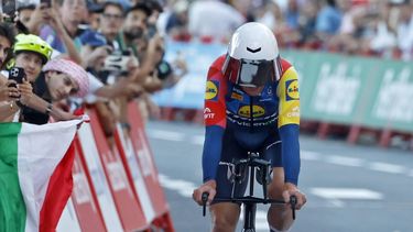 epa13185015 Danish rider Mads Pedersen of team Lidl Trek competes in the 1st stage of the La Vuelta a Espana cycling tour, an individual time trial (ITT) over 9.4km in Monaco, 22 August 2026.  EPA/SEBASTIEN NOGIER