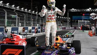 2023-11-19 07:38:07 Red Bull Racing's Dutch driver Max Verstappen celebrates winning the Las Vegas Formula One Grand Prix on November 18, 2023, in Las Vegas, Nevada.  
Jim WATSON / AFP
