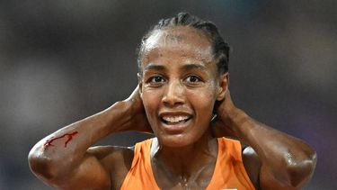 2023-08-19 21:38:32 Netherlands' Sifan Hassan reacts after falling at the end of the women's 10,000m final during the World Athletics Championships at the National Athletics Centre in Budapest on August 19, 2023. 
Jewel SAMAD / AFP