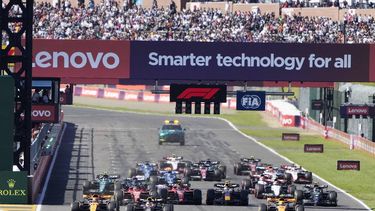 epa10879833 Dutch driver Max Verstappen (front C) of Red Bull Racing, British driver Lando Norris (front R) of McLaren F1 Team, and Australian driver Oscar Piastri of McLaren F1 Team (from L) in action during the Formula One Japanese Grand Prix at Suzuka Circuit racetrack in Suzuka, Japan, 24 September 2023.  EPA/FRANCK ROBICHON