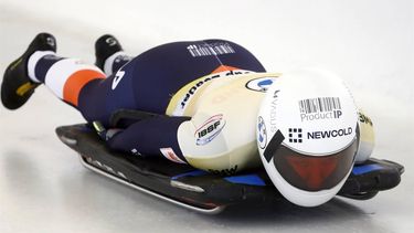 epa11120580 Kimberley Bos of Netherlands in action during the women's Skeleton race at the IBSF Skeleton World Cup in the IBSF Bob & Skeleton World Cup in Sigulda, Latvia, 02 February 2024.  EPA/TOMS KALNINS