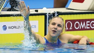 2023-07-25 21:51:08 epa10767723 Ruta Meilutyte of Lithuania celebrates after winning the Women's 100m Breaststroke final of the Swimming events during the World Aquatics Championships 2023 in Fukuoka, Japan, 25 July 2023.  EPA/KIYOSHI OTA