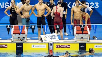 2023-07-26 12:30:59 FUKUOKA - Maaike de Waard, Arno Kamminga, Nyls Korstanje en Marrit Steenbergen na afloop van de 4x100 meter wissel (mixed) tijdens de vierde dag van het WK Zwemmen in Japan. ANP KOEN VAN WEEL